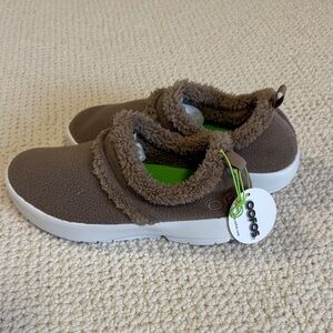 NWT Oofos size 11